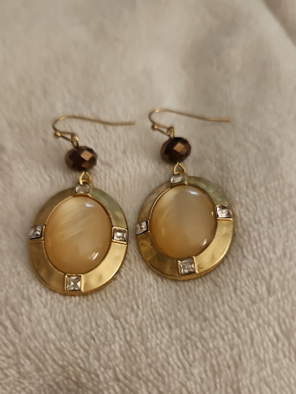 Vintage 1980s Peach Oval Dangle Hook Earrings - Picture 2 of 5